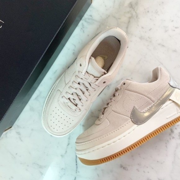 WOMEN'S NIKE AIR FORCE 1 LOW PREMIUM - Picture 2 of 8